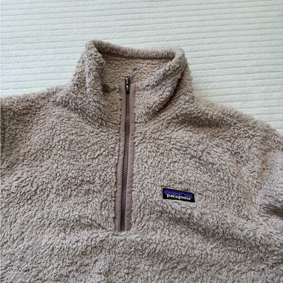 Patagonia Women's Fleece Pullover Jacket in Light Taupe - Picture 6 of 9